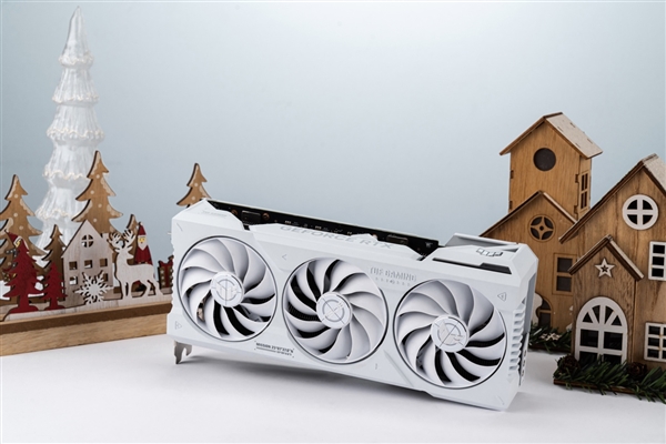 纯享“无线”TUF GAMING 4070Ti SUPER WHITE背置显卡