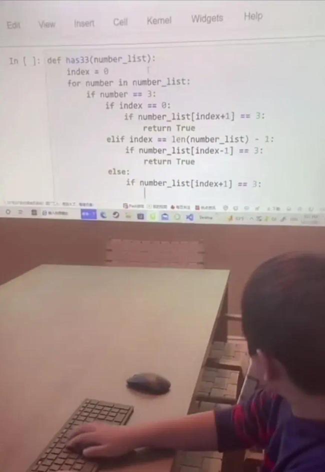 小学生敲代码给教室电脑重装系统走红，这也太利害了